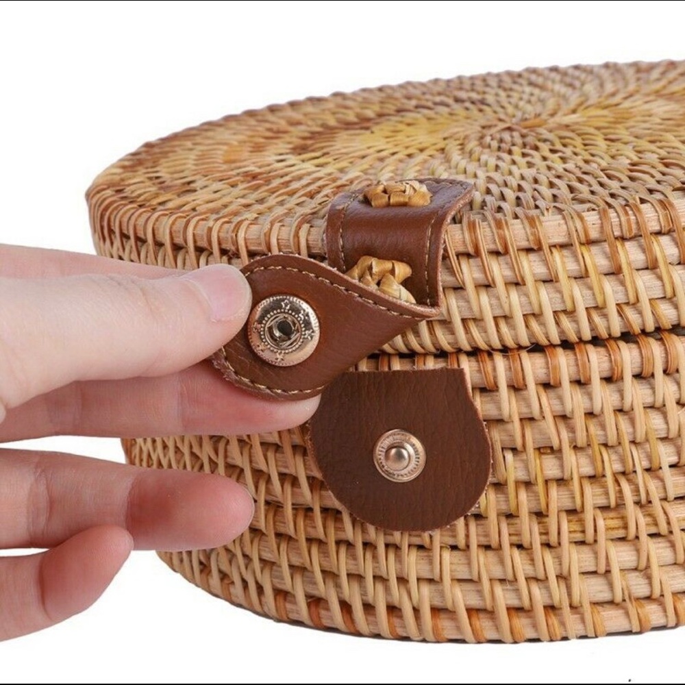 Martha’s Vineyard Round Wicker Brown Rattan Crossbody Handbag - Picture 12 of 13